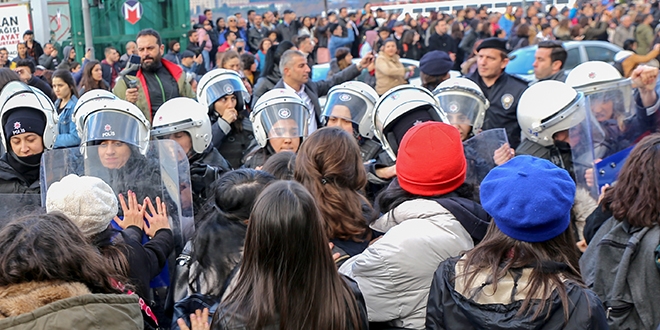 Şilili kadınların danslı protestosu İstanbul'a taşındı