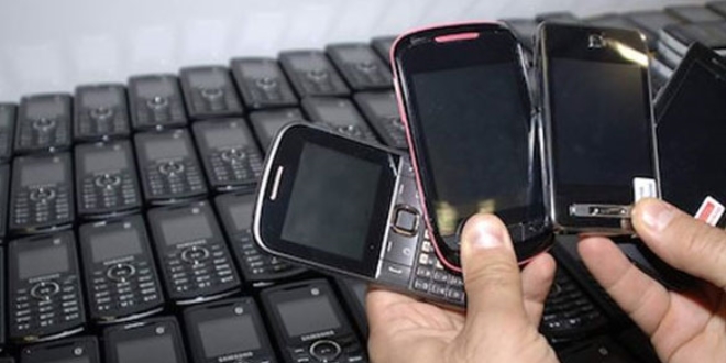 Yangında küle dönen 5 bin 600 cep telefonu için sürpriz karar