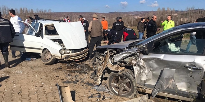 Kütahya'da trafik kazası: 8 yaralı