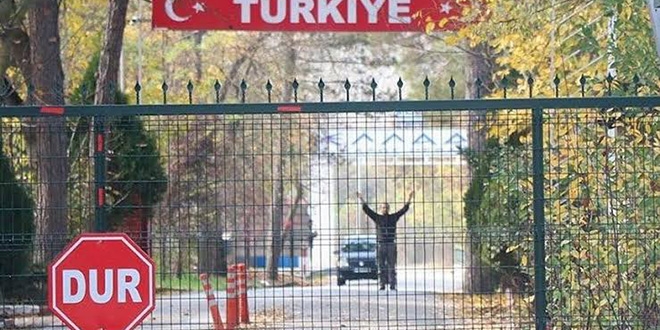 'Yunanistan uyruklu yabancı terörist sınır dışı edildi'