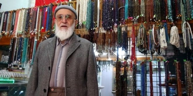 15 sene önce eline geçen tespih hayatını değiştirdi