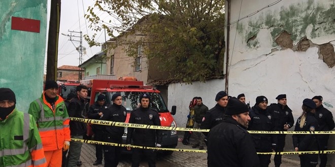 Konya'da kerpiç bina çöktü: 3 kişi hayatını kaybetti
