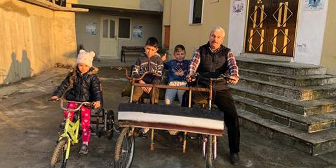 At�k malzemelerden bisiklet yapan imam �ocuklar� sevindiriyor