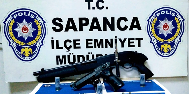 Sakarya'da polis ekibine saldıran 4 kişi tutuklandı