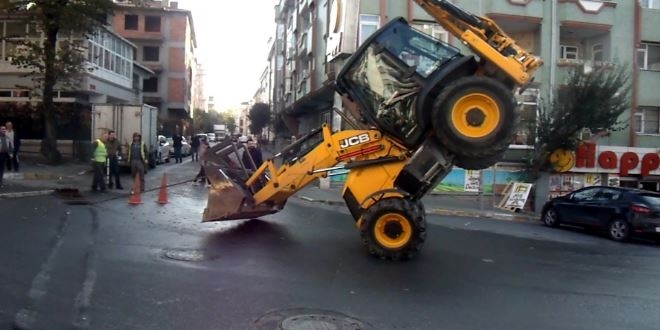 Kepçeyle 'akrobatik' hareket yapan sürücüye ceza