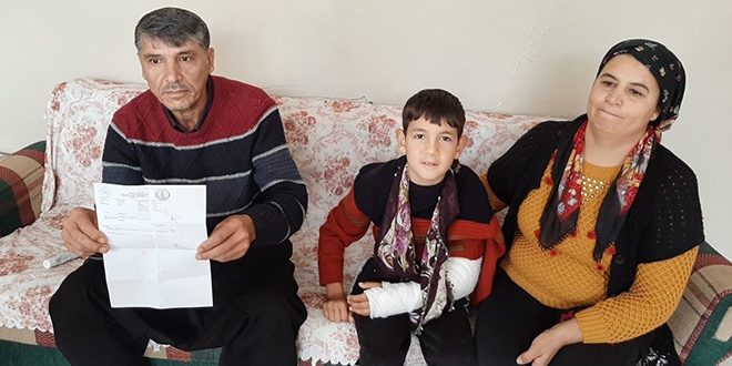 Krem verilerek gönderilmişti, kolunda kırık olduğu ortaya çıktı
