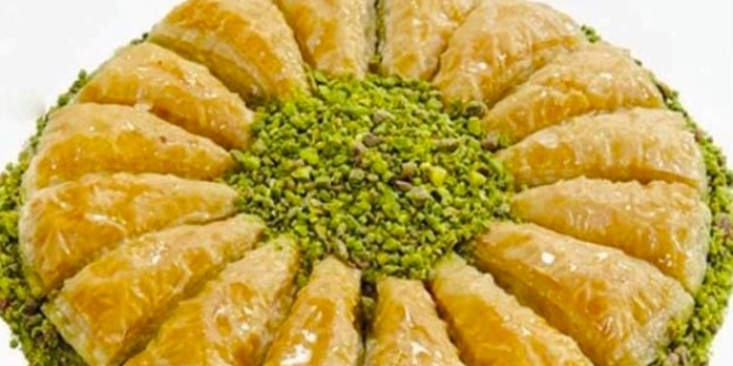 Baklava üreticileri 'fıstık stokçularından' rahatsız