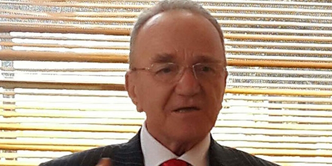 Sahte polisler, eski bakanı da dolandırdı