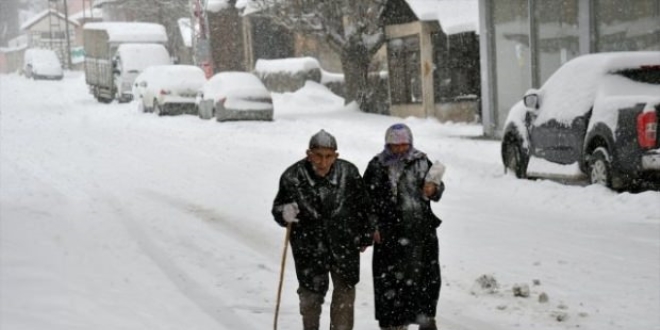 Erzurum ve Ağrı kar yağışı nedeniyle beyaza büründü