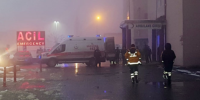 Üzerine kaya düşen 3 asker yaralandı