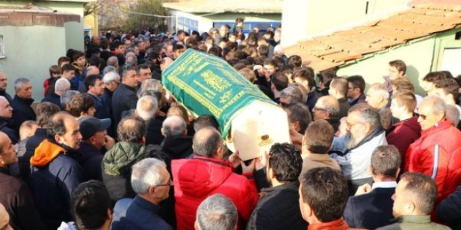 Kazada hayatını kaybeden lise öğrencisi toprağa verildi
