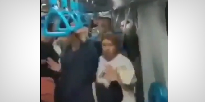 Metroda, bartl kadna 'Kara Fatma' diyerek saldrd