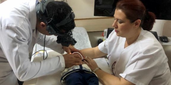 Ediz bebek kör olmaktan lazer tedavisiyle kurtuldu