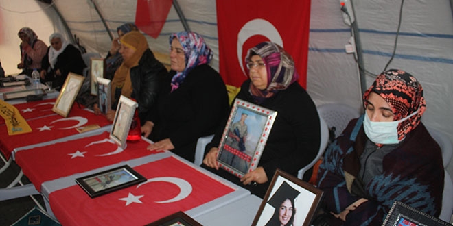 Evlat nöbetindeki aile sayısı 105'inci gününde 58'e yükseldi