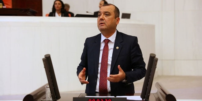 CHP Milletvekili, kürsüye simit, altın, soğan ve patates ile çıktı