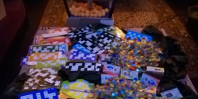 Mühürlenen dernekte yine kumar oynarken yakalandılar