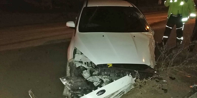 Artvin'de yolcu minibüsü ile otomobil çarpıştı: 7 yaralı