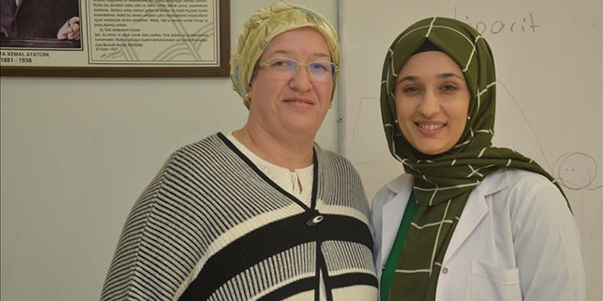 Ana kız üniversiteye hazırlanıyorlar