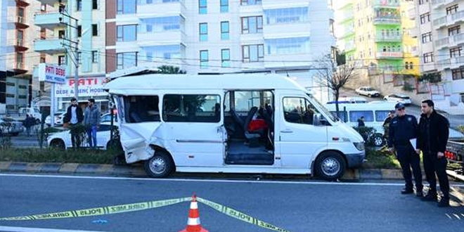 Trabzon'da minib�s ile t�r �arp��t�: 3 �l�, 18 yaral�
