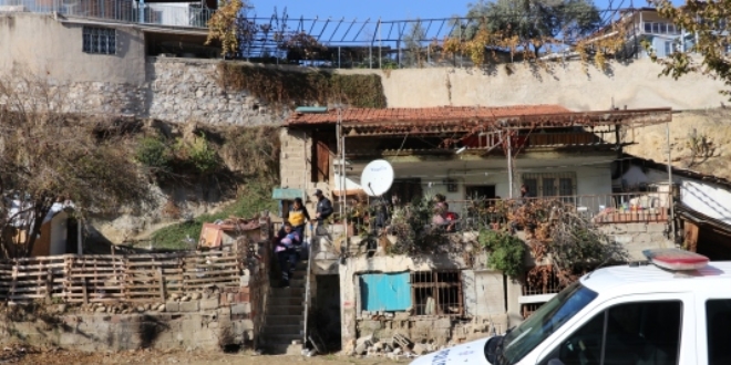 Annesinin terk ettiği 3 aylık bebek koruma altına alındı