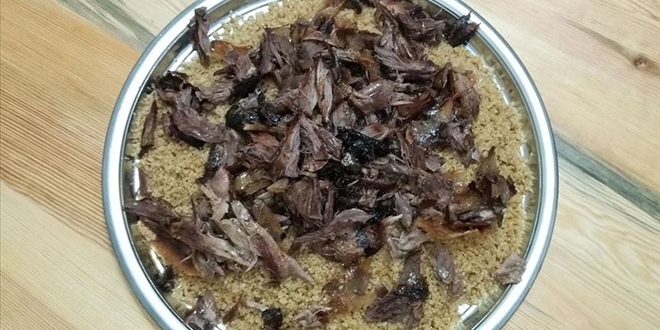 Odun ateşi karşısında kızaran lezzet 'kaz tiridi'
