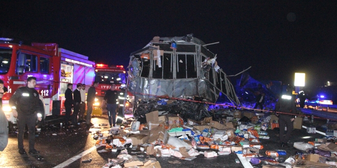 Trafik kazalarında yine ocaklar söndü