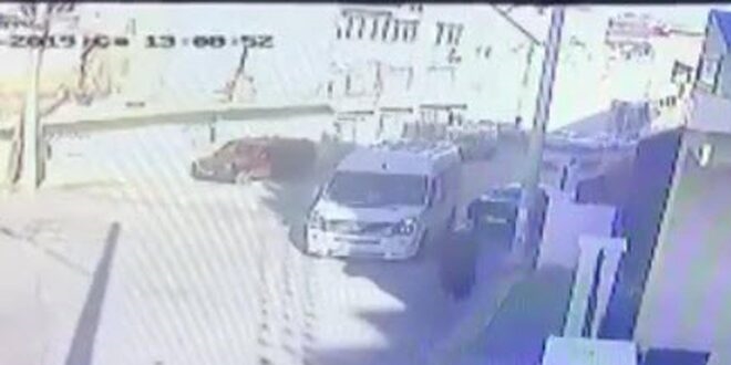 9 yaşındaki çocuk servis minibüsünün altında kaldı