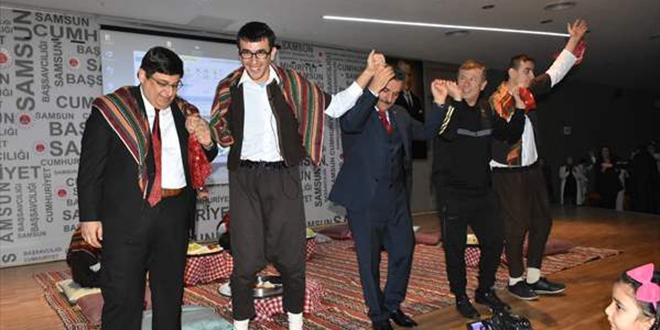 Vali, Başsavcı ve eski milli futbolcu, down sendromlu çocuklarla halay çekti
