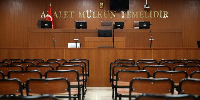 Mahkemede 'ayaa kalkmadn' tartmas, avukat salondan karld