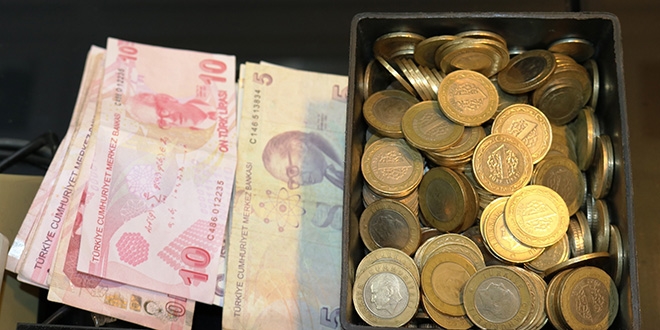 Masas�n�n �st�ne para b�rak�yor, ihtiyac� olan al�p gidiyor