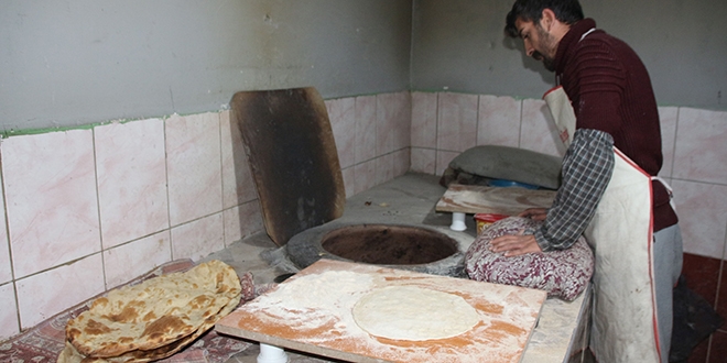Varto'da tandır ekmeğine erkek eli değdi