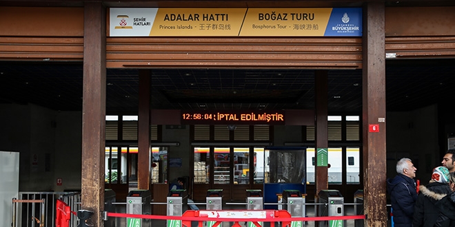 İstanbul'da deniz ulaşımına lodos engeli