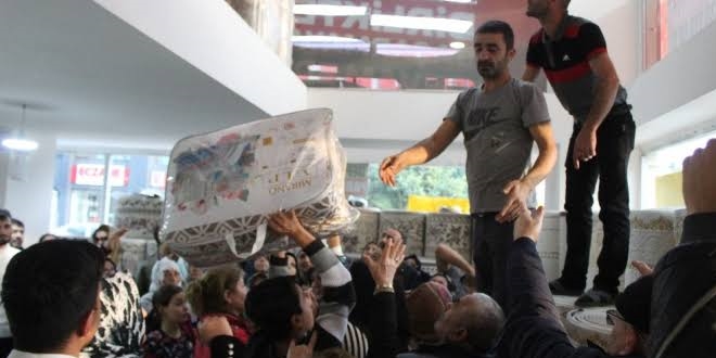 Antalya'da ucuzluk izdihamı! Görenler şaşkına döndü