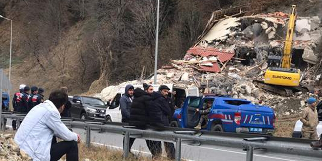 Uzungl'de kaak binalarn ykm devam ediyor