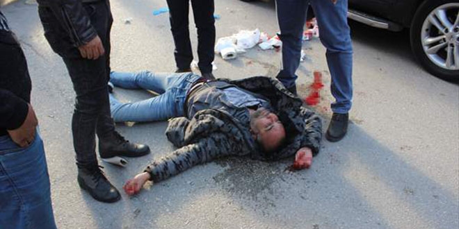 Otomobilde yan�nda oturan kad�n� a�z�ndan b��aklad�