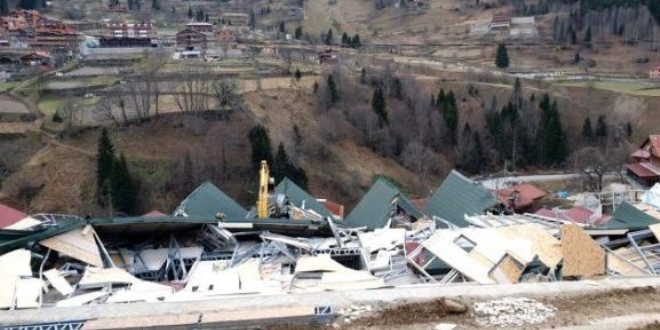 Uzungöl'de kaçak 14 binanın yıkımı tamamlandı