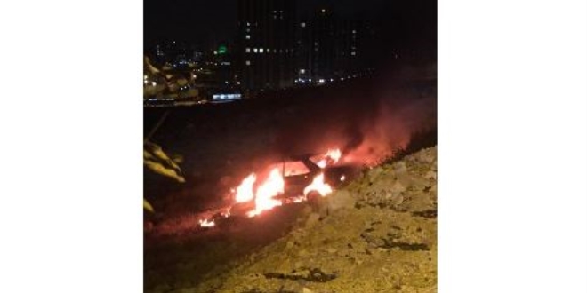 Yanan aracın sürücüsünü polis kurtardı