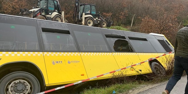 İETT otobüsü şarampole devrildi... 1 kişi öldü
