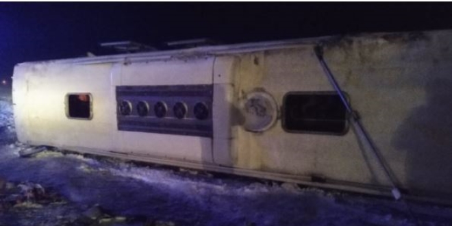 Kayseri'de yolcu otobüsünün devrilmesi soncu 23 kişi yaralandı