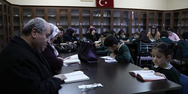 Bu okulda çarşamba günleri 5. ders zili veliler için de çalıyor
