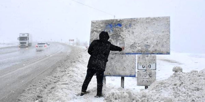 Sivas'ta kar etkili oldu, 24 ky yolu kapand