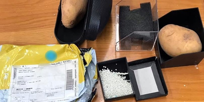 Saat ile g�zl�k sipari�i verdi, kum ve patates geldi