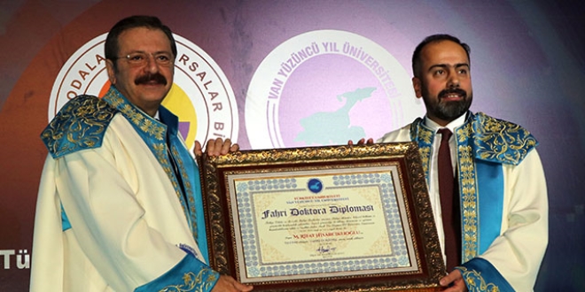 Van YYÜ'den Hisarcıkloğlu'na 'fahri doktora' unvanı
