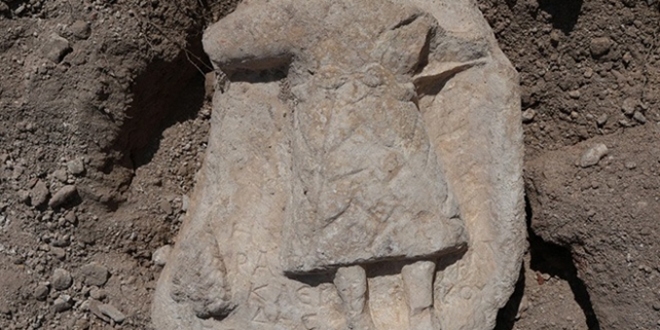 Karabük'teki antik kentte 1800 yıllık adak levhası bulundu