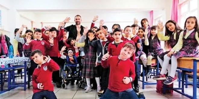 Absürt öğretmenlerden yenlikçi eğitimin şifreleri
