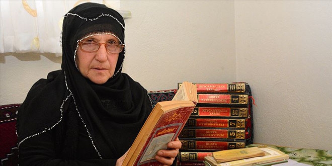 Bizgili köyünün 'kitap kurdu' Leyla teyzesi