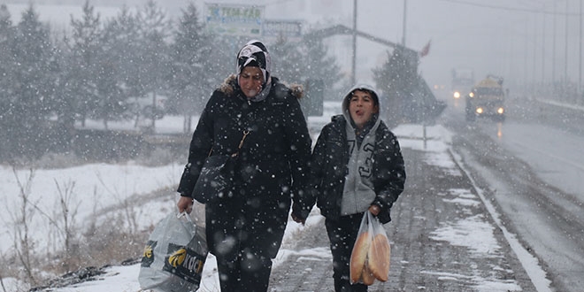 İstanbul, Kırklareli ve Ağrı'da kar yağışı etkili oluyor