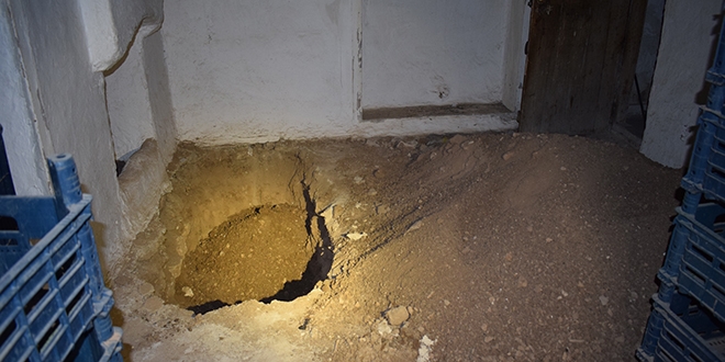 Kiralad�klar� evde define arad�lar