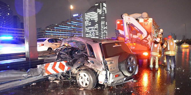 Kaza yapan cip bariyerlere ok gibi sapland�