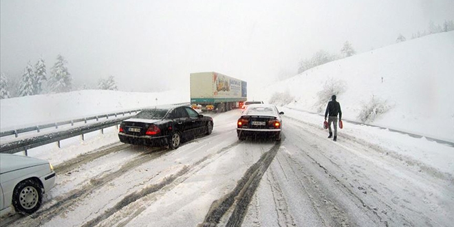 Doğu'da 173 yerleşim birimine ulaşım sağlanamıyor